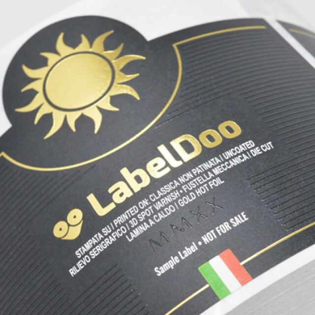 Etichette con stampa a caldo: standard o lamina 3D?