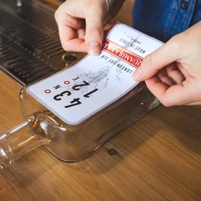 Etiquetas para botellas: la calidad de Anonima Distillazioni