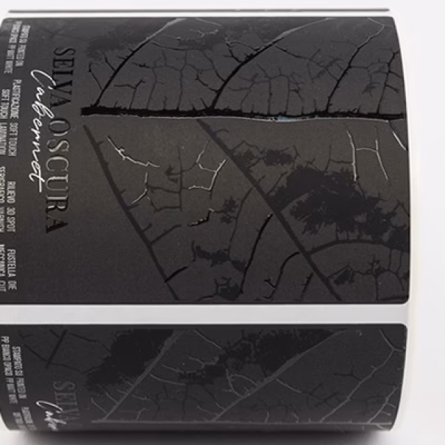 Etichette vino per cantine giovani: farsi notare senza improvvisare