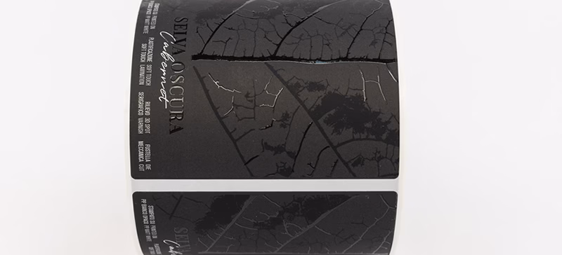 Etichette vino per cantine giovani: farsi notare senza improvvisare